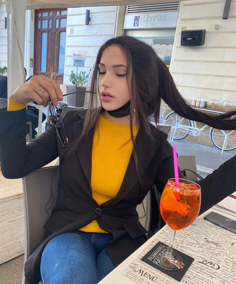 Bruna Santos pornstar beautiful images