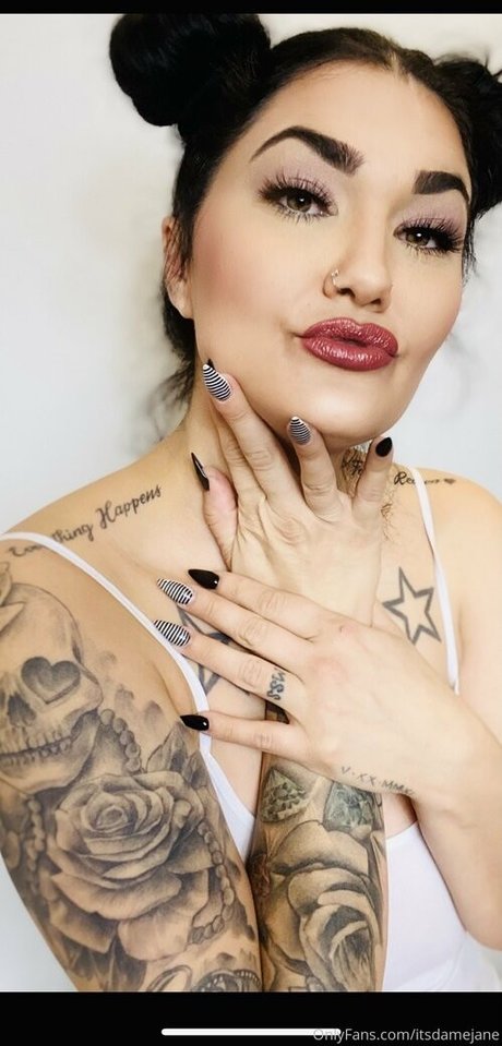 itsdamejane naked model img