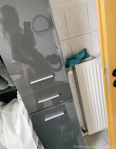 aimufreelia adult star images