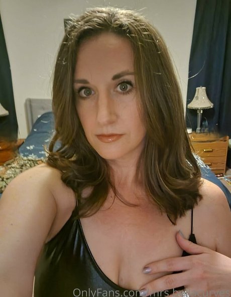 Mrs Bella Curves model naked pic