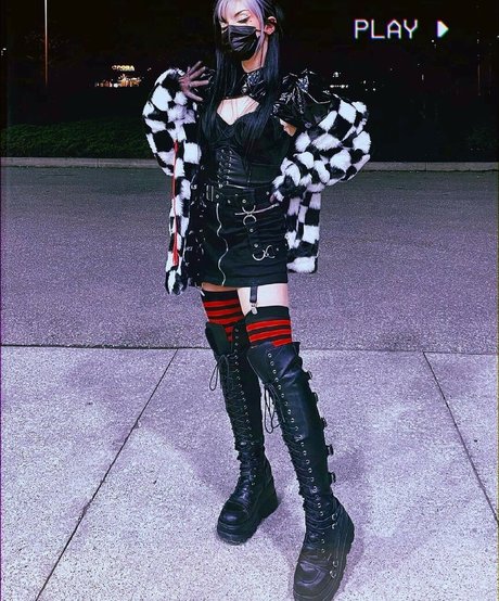 Gianna Frankenstein model top photo