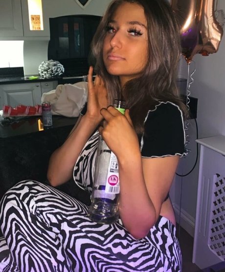 Emizzillo high quality pornstar photo