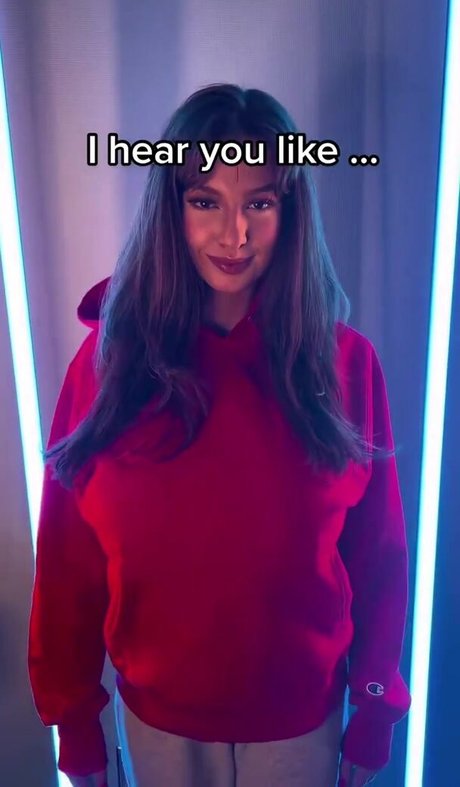 Estallia nude actress image