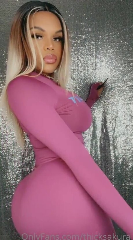 ThickSakura pornstar images