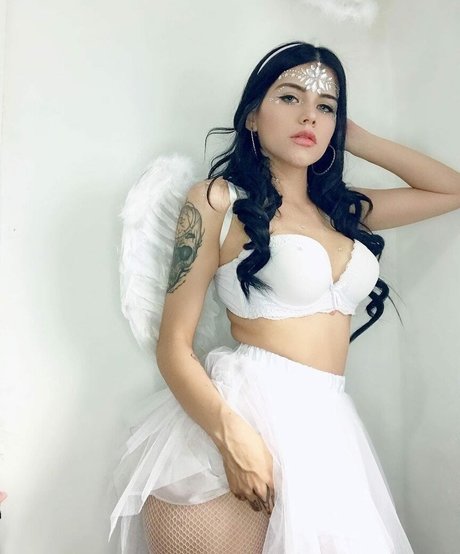 ninoskamilleri model nude pics