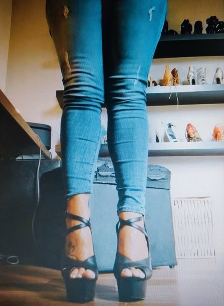 Footy79 pretty actress image