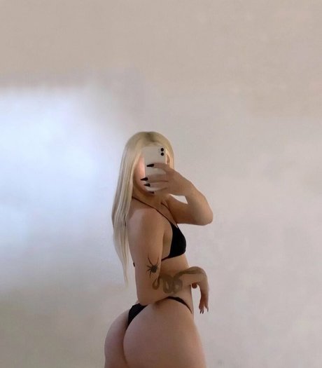 Maia Feel nude pornstar img