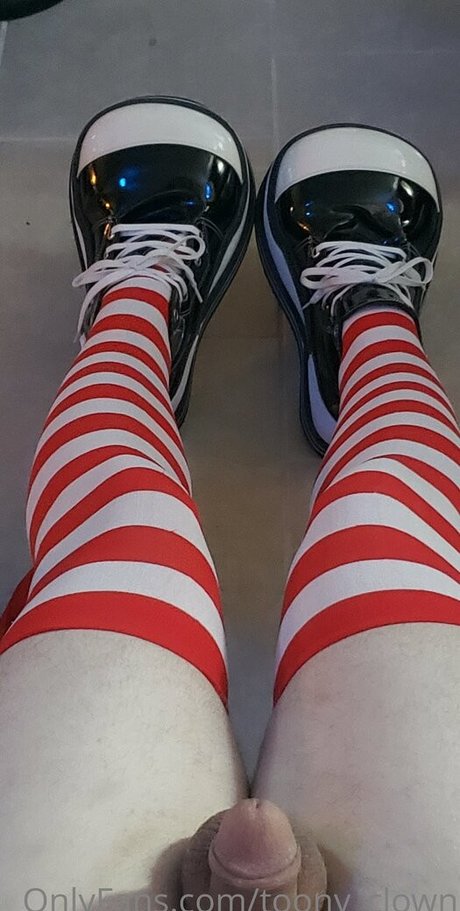 toony clown perfect actress photo