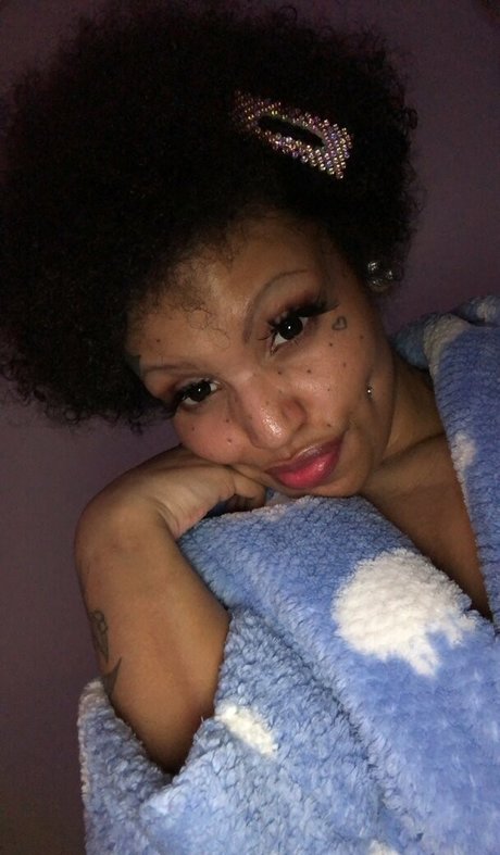 xmercyelagofree model top pic