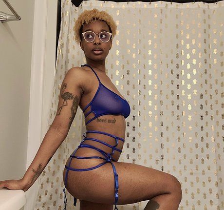 deedeebee96 model art picture