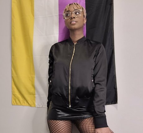 deedeebee96 pornstar beautiful pic