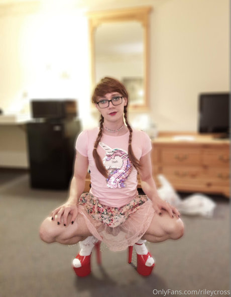 rileycross exclusive star photo