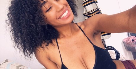 Nia Simone pretty pornstar galleries