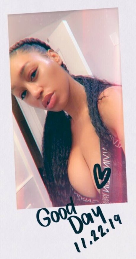 Nia Simone star art archive