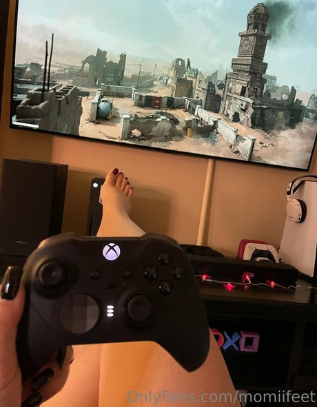 momiifeet star exclusive photo