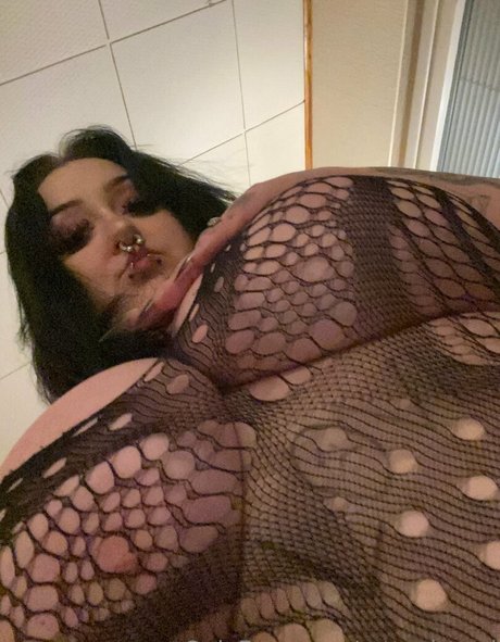 rottxnbunni star high quality photo