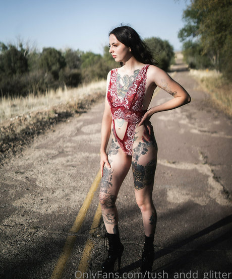 tush andd glitter xxx model photo