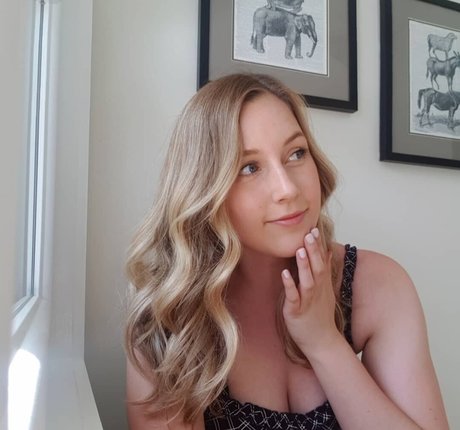 Elizabeth Height free pornstar pictures