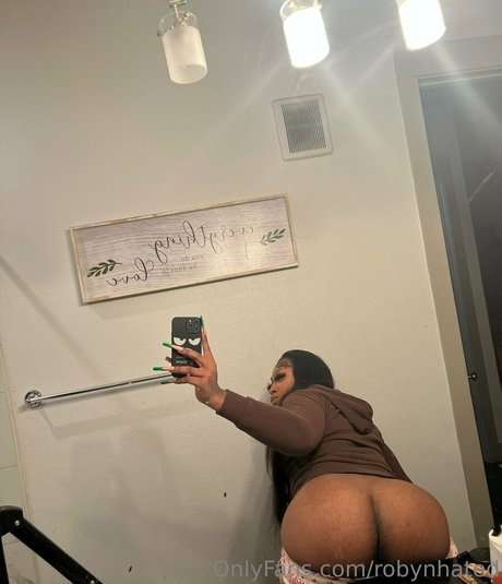 robynhated model adult image