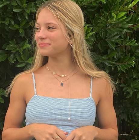 Isabella DuCharme nice model pics