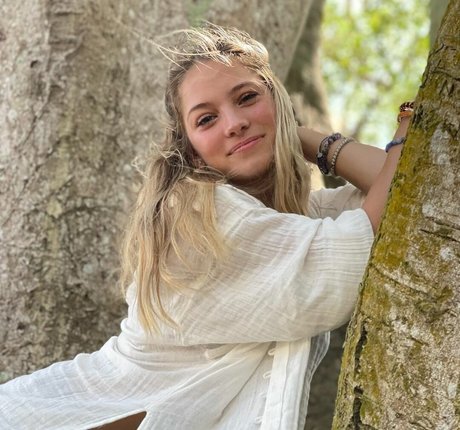 Isabella DuCharme model porn pictures