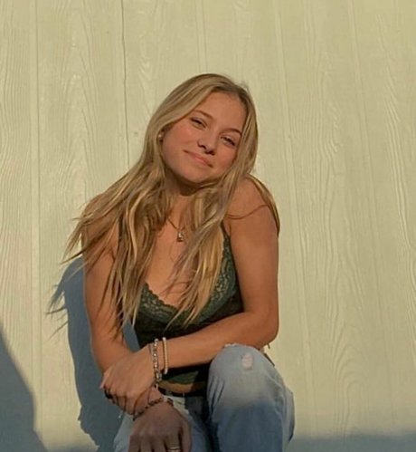 Isabella DuCharme model hot photos