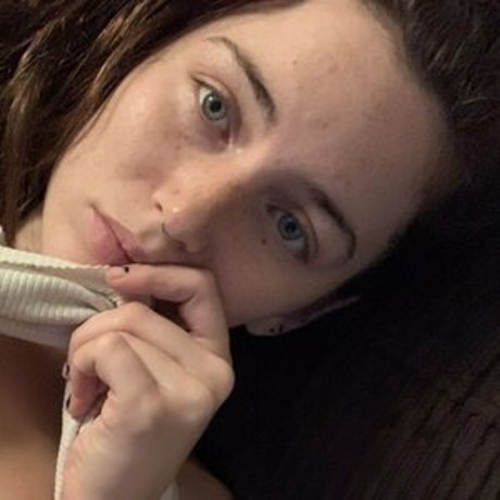 Lilbootyhole naked pornstar photos