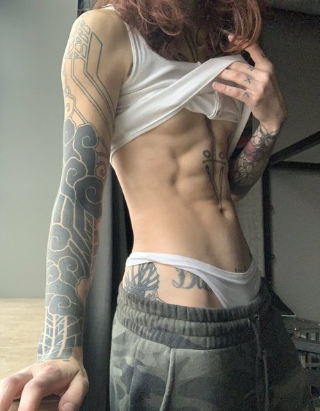 thecamdamage hot star img