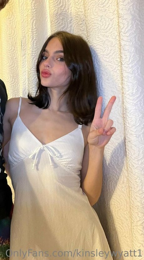 Kinsley Alyse Wyatt model naked pics