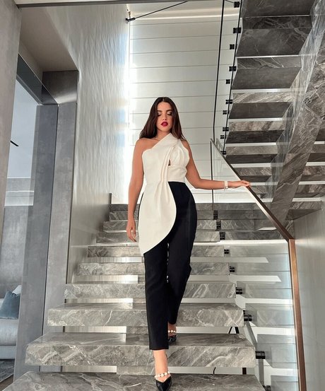 Dorra Zarrouk naked pornstar img