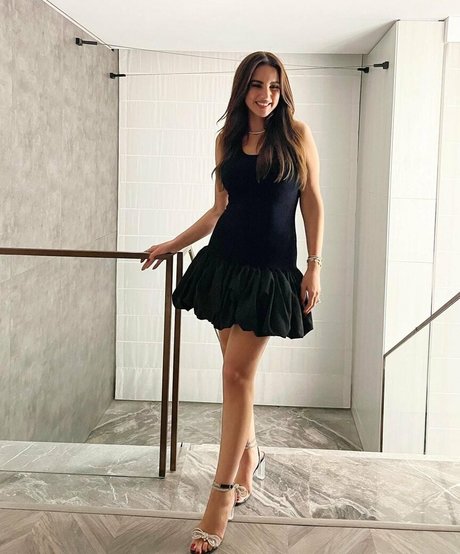 Dorra Zarrouk pretty star pics