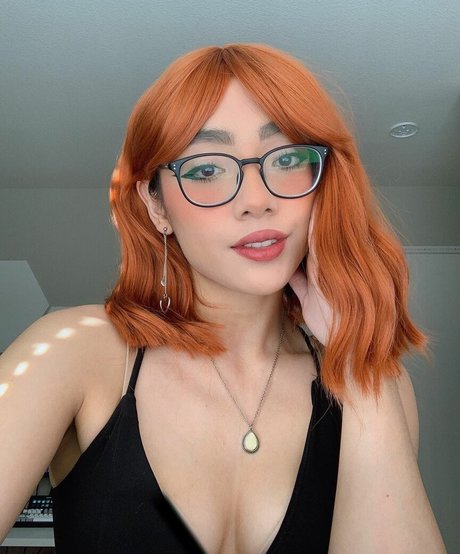 honeebelle model naked img