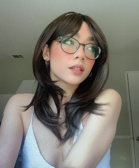 honeebelle model naked img