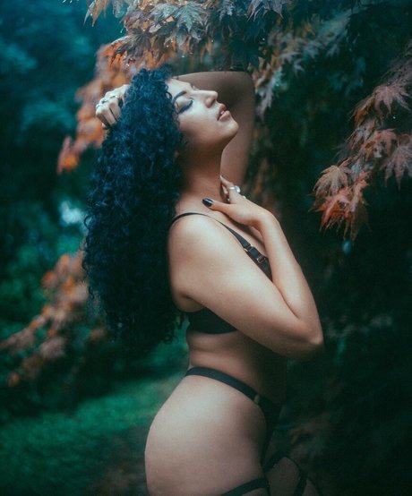 WhiteCosmicMirror model exclusive pictures