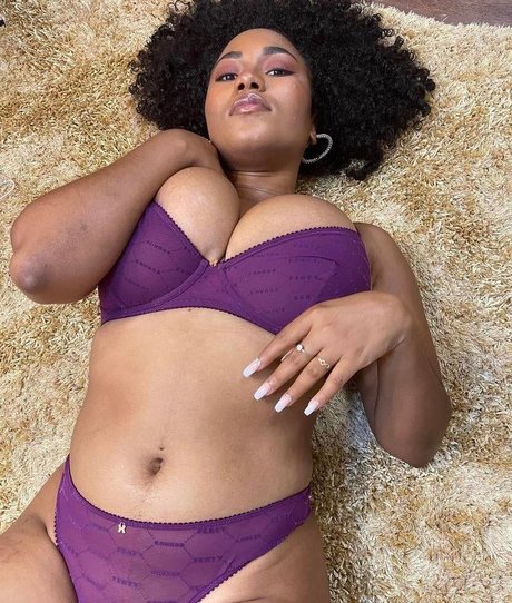 Lady Dadoune star art pictures