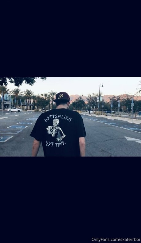 skaterrboi pornstar naked picture