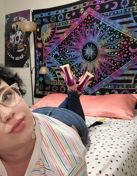 thequeenhasarrived sexy actress image