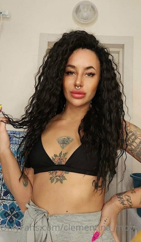 clementina moon top model pic