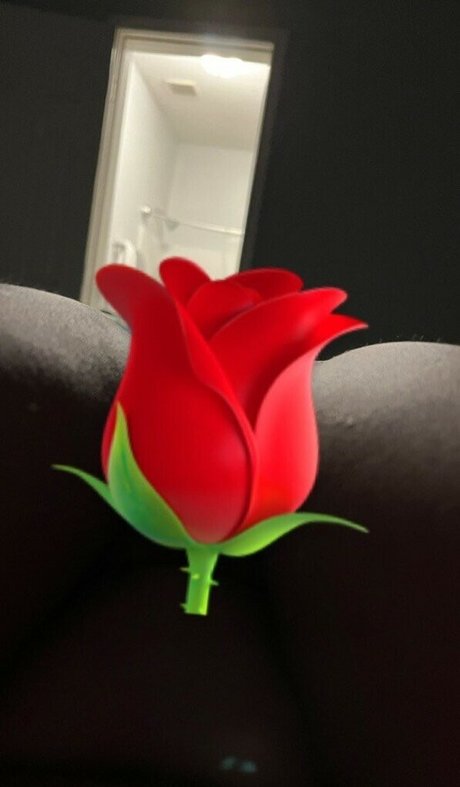 Taylor Weeks star erotic image