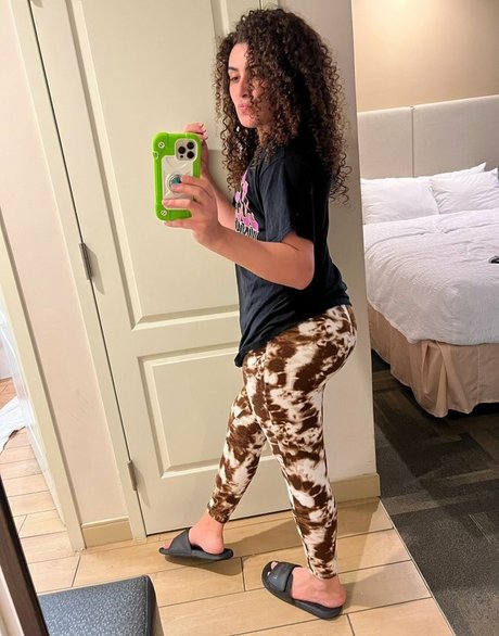 RealStuckUp model pic