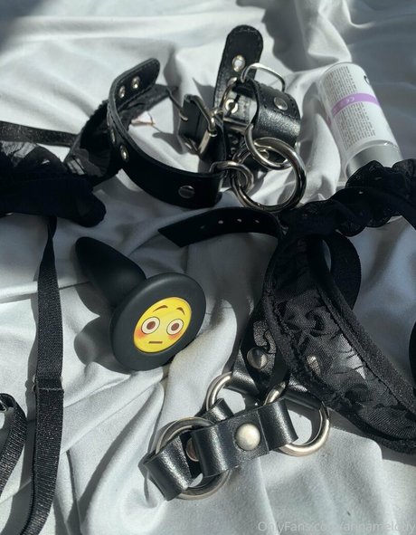 annamelody model top images