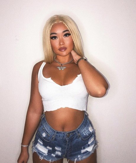 annouveauriche perfect model photo