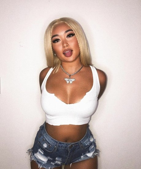 annouveauriche model nice pics