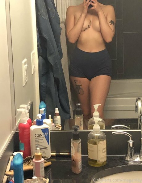 megariley perfect model picture