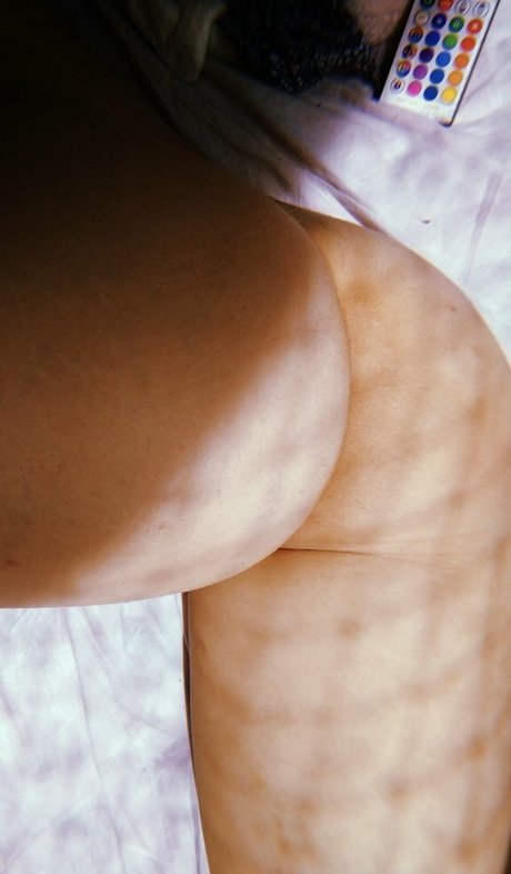 Baebilonia Ou Djbae model sexy pics