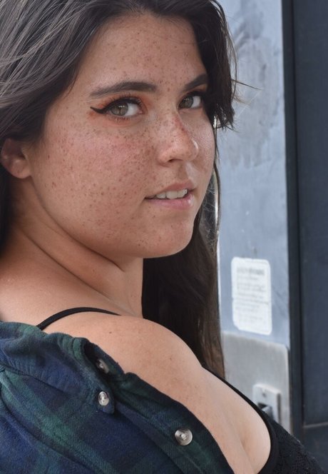 luscious laurel sexy model picture