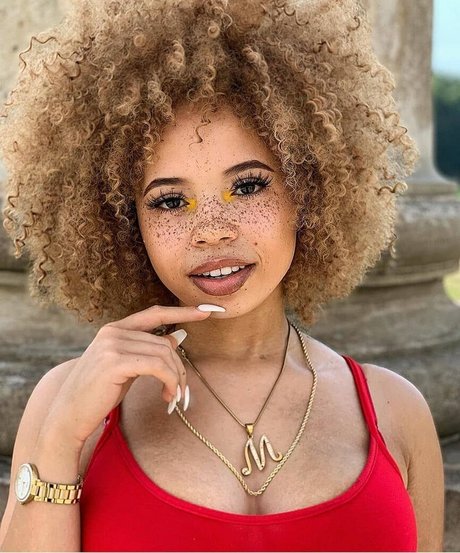 mayaregiii model nude image