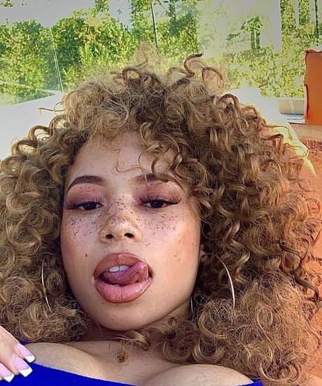 mayaregiii pornstar best pic