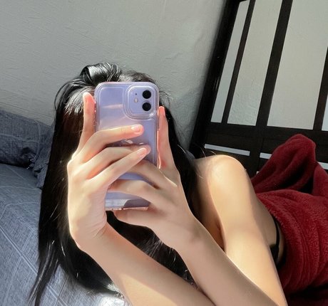 Khunmerlia erotic model image