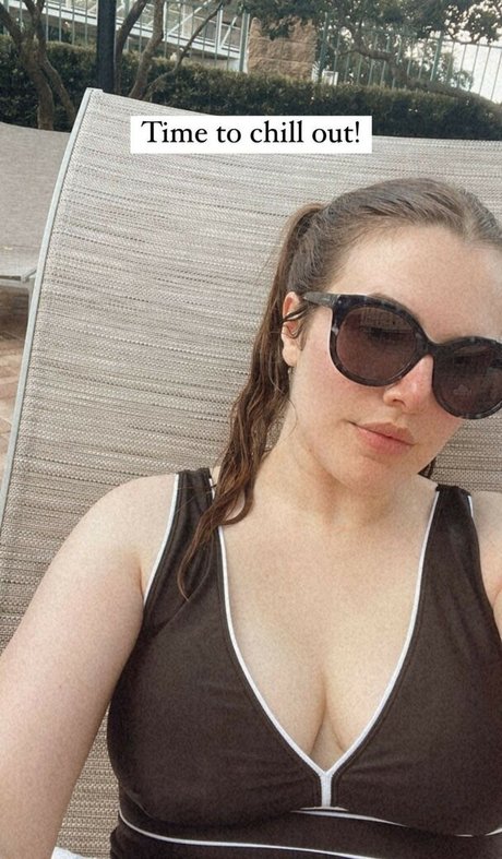 Cherry Wallis model top gallery